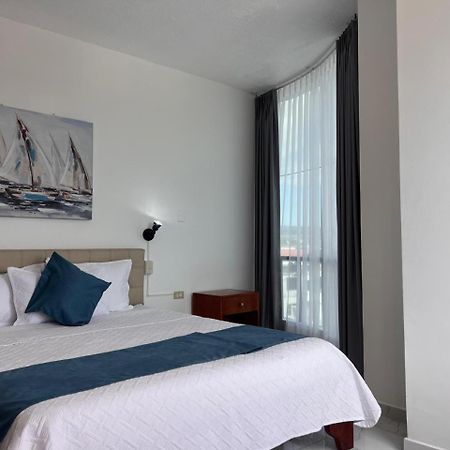 Hostal Carliza Puerto Ayora  Buitenkant foto