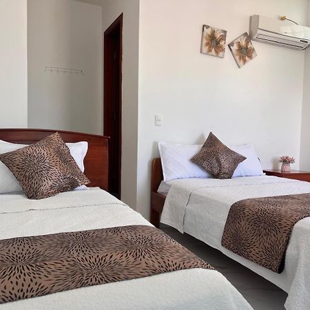 Hostal Carliza Puerto Ayora  Buitenkant foto