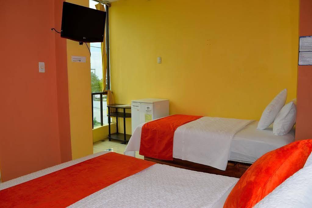 Hostal Carliza Puerto Ayora  Buitenkant foto