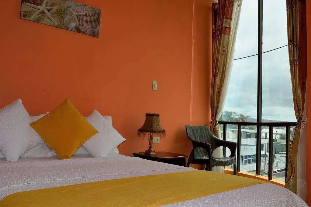 Hostal Carliza Puerto Ayora  Buitenkant foto