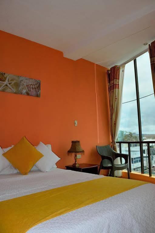 Hostal Carliza Puerto Ayora  Buitenkant foto