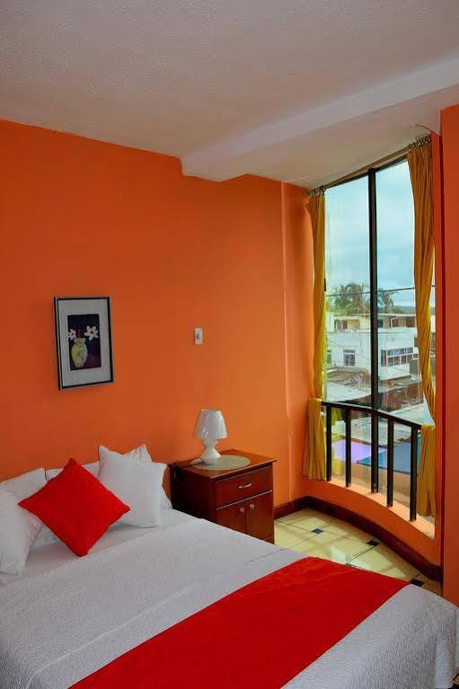 Hostal Carliza Puerto Ayora  Buitenkant foto