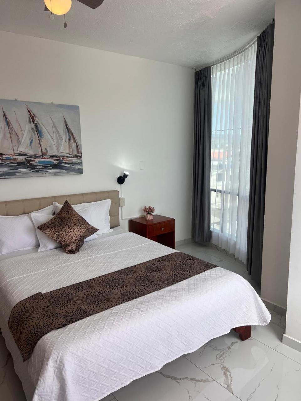 Hostal Carliza Puerto Ayora  Buitenkant foto