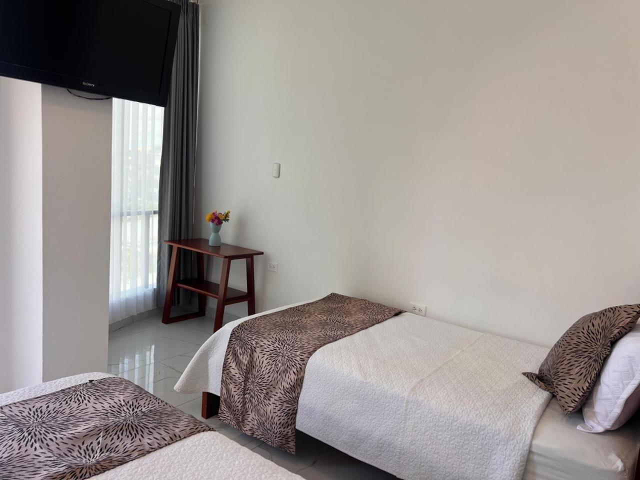 Hostal Carliza Puerto Ayora  Buitenkant foto