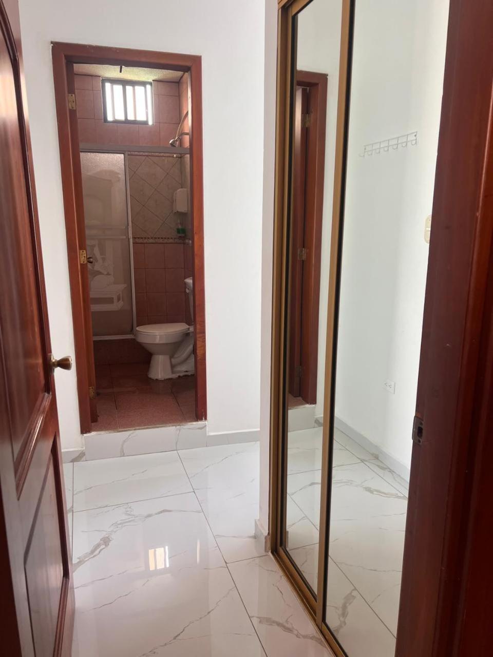 Hostal Carliza Puerto Ayora  Buitenkant foto