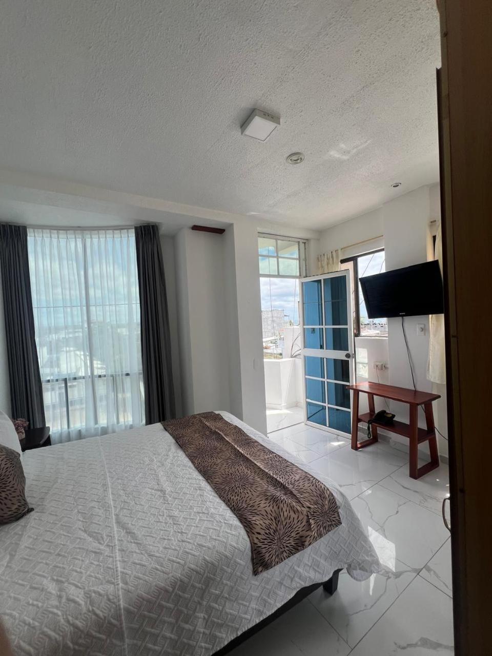 Hostal Carliza Puerto Ayora  Buitenkant foto