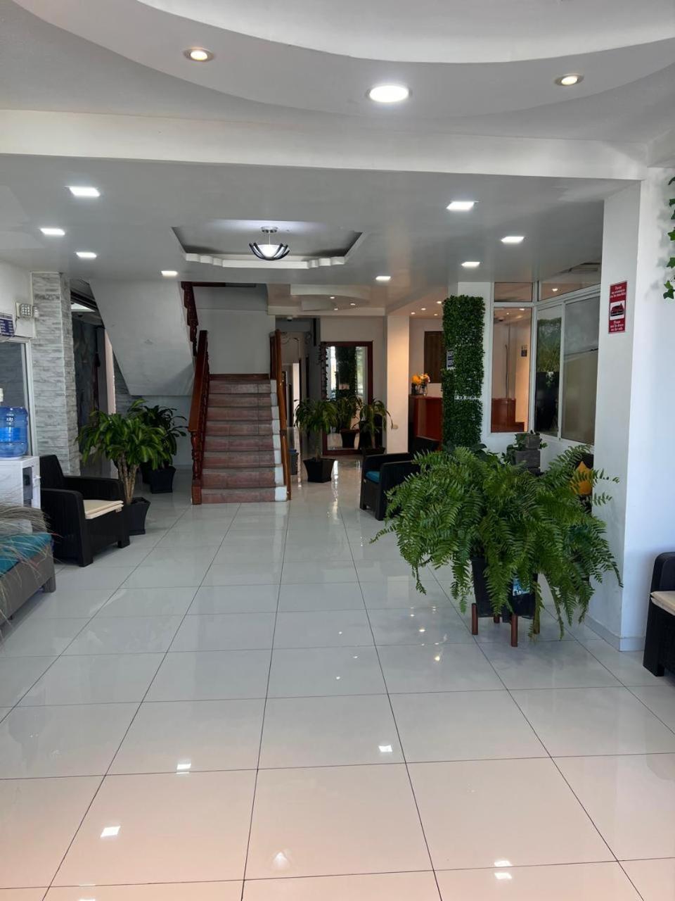 Hostal Carliza Puerto Ayora  Buitenkant foto