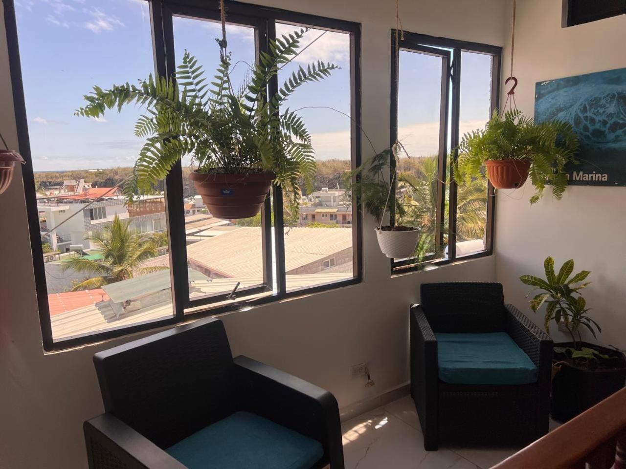 Hostal Carliza Puerto Ayora  Buitenkant foto