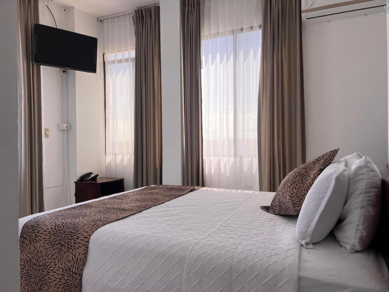 Hostal Carliza Puerto Ayora  Buitenkant foto